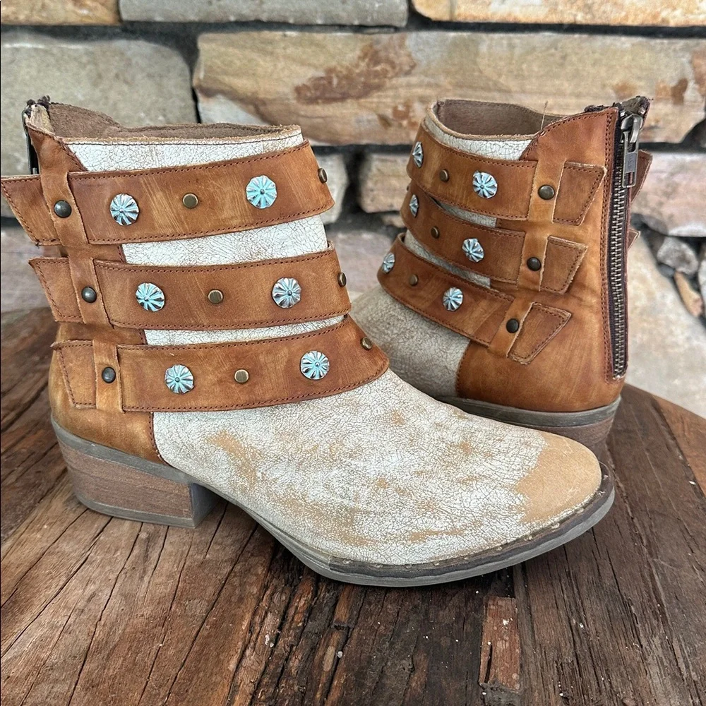 Circle G by Corral Ladies Harness Ankle Cognac Bootie Shoes, model Q5058 - Picture 1 of 11